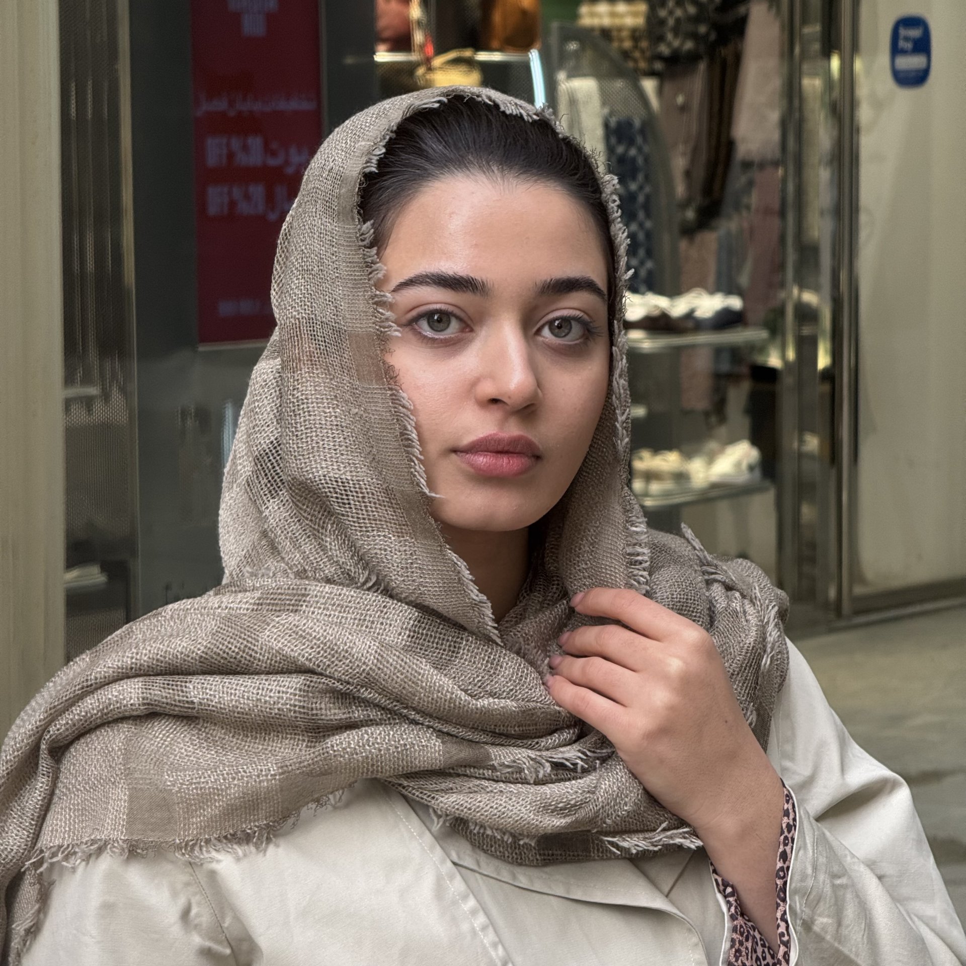 شال راه‌راه کنفی کرم مدل 115